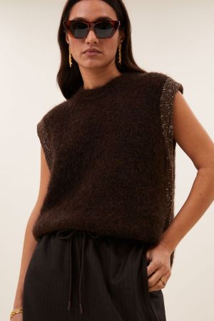 787